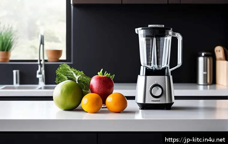 소형 믹서기와 대형 믹서기 비교 - A modern Japanese kitchen countertop scene showcasing a compact, small-sized blender with a transpar...